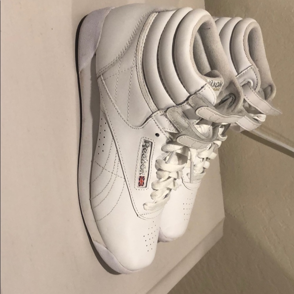 Reebok woman’s freestyle Hi walking shoes